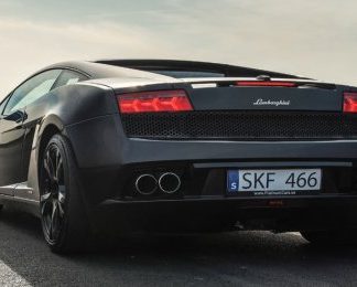 Åk Ferrari eller Lamborghini